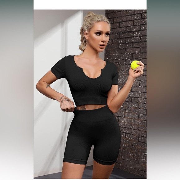 Black Workout Set cropped ribbed top with biker shorts set size L - Picture 3 of 4